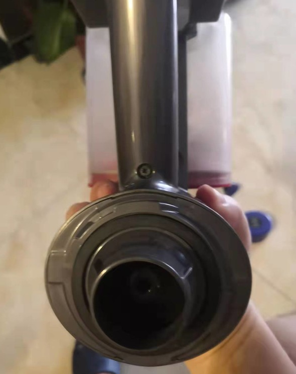 My Dyson V7 vacuum cleaner is full of life after changing the battery
